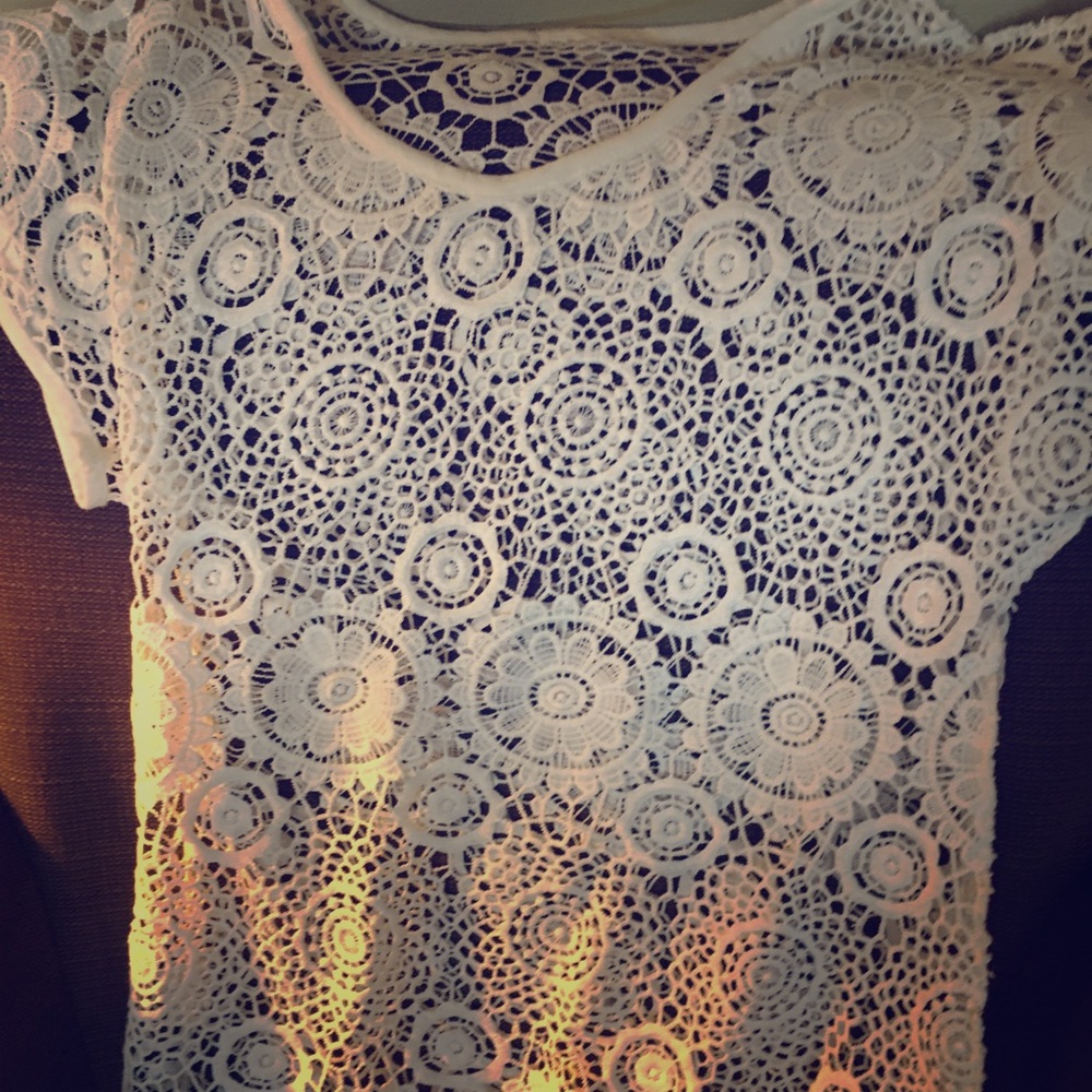 MM sized lacy white top.